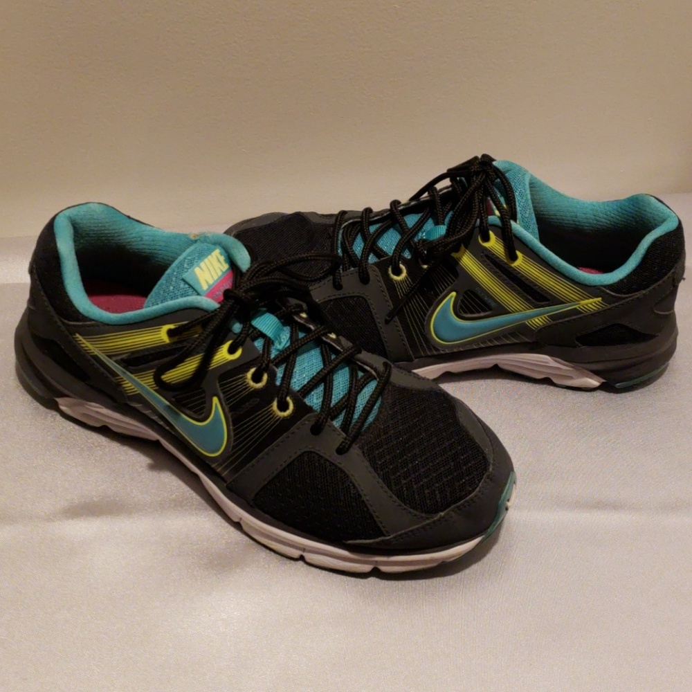 Nike Flywire black/gray tennis shoes. Size 7